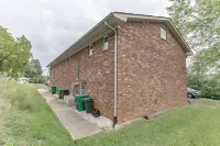 Cozy Apartment in quiet neighborhood with quick access to everything you need!