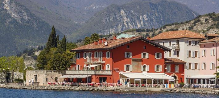 Beust House - Frida - Balcony with Lake View Hotéis em Torbole