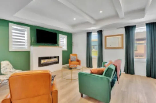 Downtown Stratford’s Luxury 2 BDR Suite with Kitchen *BRAND NEW*