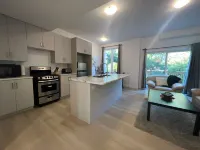 Cheerful 2 bedroom house in a quiet neighborhood. Hotel a Fonthill