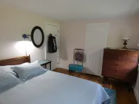 Cape Cod Cottage, Short Walk to Wequaquet Lake Private Beach and Cranberry Bogs Hotels in Centerville