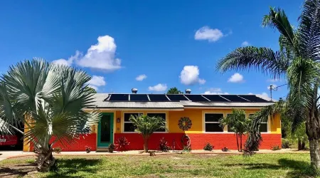 Super Canalfront Home+Heated Pool, Quiet Family Neighborhood Close to Everything Отели рядом с достопримечательностью «Кидстар Парк»