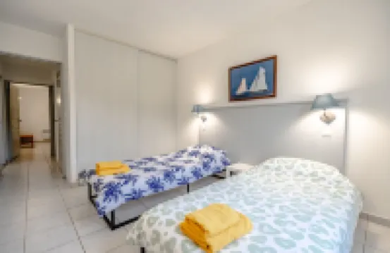 Superb apartment with swimming pool 普朗－德拉圖爾酒店