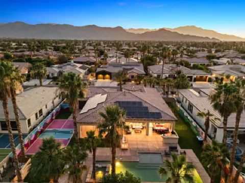 Luxurious Villa Living in Indio w Pool Spa Hotels in 