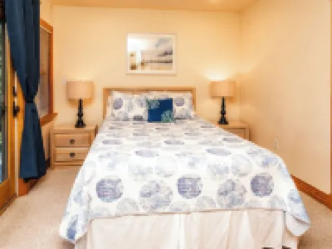 Salty Paws. Pet Friendly. Minutes to Beach. Horizon Ocean Views. Hotels in Corolla