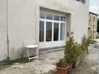 Pause by the pond Hotel a Bages