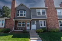 Charming 2-bedroom townhome with AC, WiFi in enchanting Aurora Hotels near Valley Plaza Shopping Center