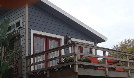 LaView 2-Story Waterfront Couples Suite -No kids, no drama & no stress allowed