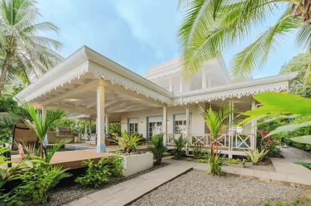 Luxury Dream Villa Right on the Beach! Отели в г. Эстерильос Эсте