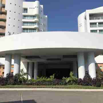 Luxurious newly renovated BeachFront Condo & Vidanta Membership Hotel Exterior