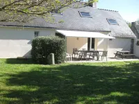 Beach at 300m, Very bright house, facing south with terrace and garden Hotels near Gulf of Morbihan