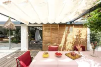 La Coursive: beautiful luxury home with swimming pool