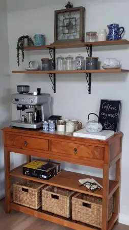 Hamptons Coastal Cottage 2mins from beaches, huge deck