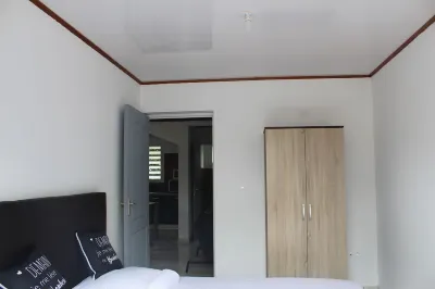 Furnished champacs F3 calm and fully equipped including 2 bedrooms, veranda, parking, Hotels near Saga du Rhum