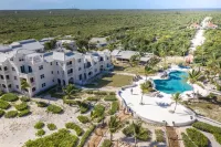 Spectacular 3 Bedroom Beachfront Condo