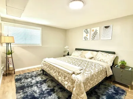 Charming 4-bedroom house near Muckleshoot in Auburn Отели рядом с достопримечательностью «Соос Крик Ботаникал Гарден & Херитедж Сентер»