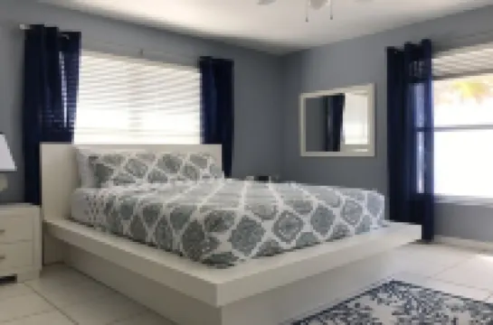 Luxury Beachfront House on Cayman Brac's Nicest Beach! Vacation your way! Hotel a 