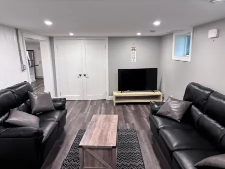 Specious 3 bedroom house near all amenities +  WiFi, modern kitchen, and clean