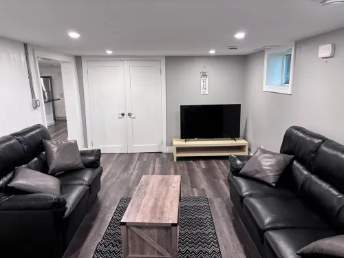 Specious 3 bedroom house near all amenities +  WiFi, modern kitchen, and clean