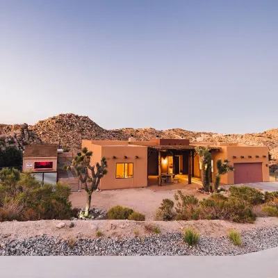 Amazing Desert Retreat + Cowboy tub + Indoor Spa