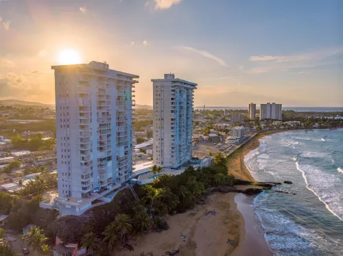 Beachfront Condo with Amaing Ocean View. Walk to Beaches & Restaurants