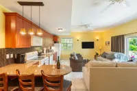 Oceanview-1Bedroom-1 Bathroom-1300 sqft condo. Short walk to Grace Bay Beach.
