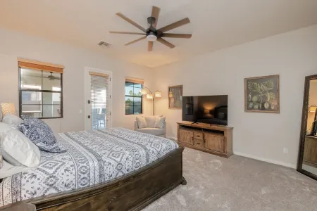 The Good Life in Goodyear.Pool.spa.Golf.Pool table minutes to ballfields/Stadium Отели рядом с Litchfield