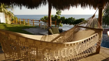 Small Hideaway on a Romantic small Private Beach with Exquisite Views. Отели в г. Atami