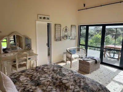 Kākā Ridge Retreat Luxury Cottage at Tāwharanui Hotel in zona Ti Point Walkway
