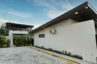 Cozy private studio with WiFi, AC, jacuzzi, volcano views, 8min drive to Fortuna