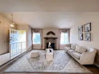 4B3B Modern Spacious House with Nice Backyard