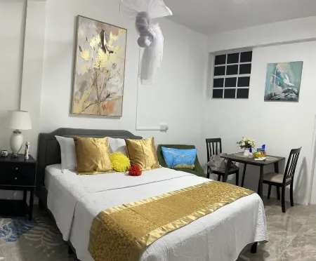 Double Luxury Queen Apt#3 in Roseau with Kitchenette and Gorgeous Bathroom!