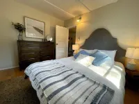 Charming 2 Bedroom Q Cove Cabin - Spectacular Ocean views & Pet Friendly!