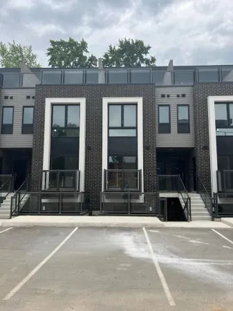 Minutes To The Falls:  Stylish Townhome Gem! Отели рядом с достопримечательностью «Фабрика ночных кошмаров»