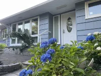 Residence by Queen Elizabeth Park Hotels in South Cambie