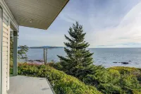 Orca Point Beachfront Suite: Enjoy Your Private Beach Seconds Outside Your Door!