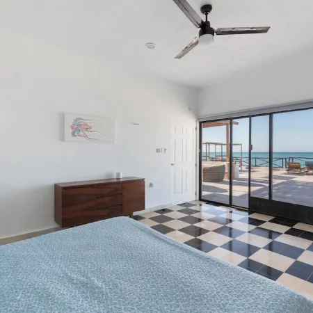 Coastal Casual Bliss: Beach + Pool + Rooftop Deck + Generator + Fast Internet