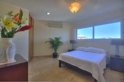Farito Beachfront Penthouse, Surf & Paddle Board.