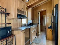 Cozy cabin in delightful Kemmerer with AC, WiFi Hotel di Kemmerer