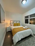 Entire house with 5 bedrooms across BU Hotel in zona The Town Centre