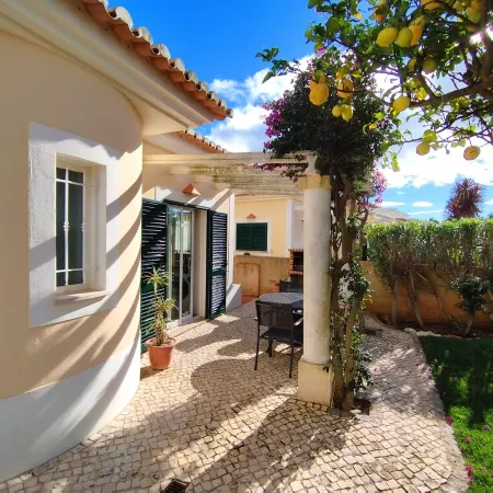 Pretty Villa has Amazing Sea Views, Private Pool, AC, Wi Fi - walk to the Beach!