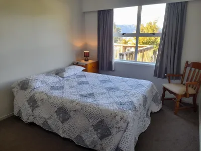 Stunning Lake House Retreat 지옥문 주변 호텔