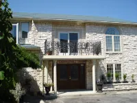 Grey Rose Suites Hotels in Bruce County