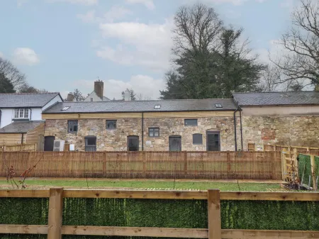 Sally's Barn Отели рядом с достопримечательностью «The Robert Jones and Agnes Hunt Orthopaedic Hospital»