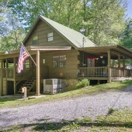 Cozy Tellico Plains Cabin w/ Large Mountain Creek!