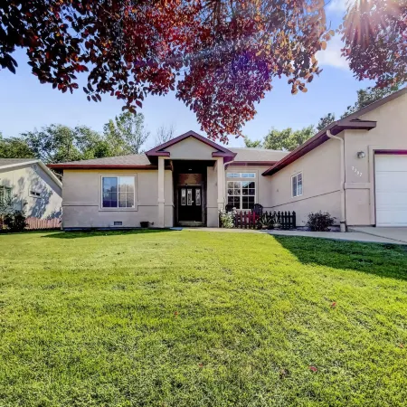 Paradise Hills Oasis 4 Bedroom Home