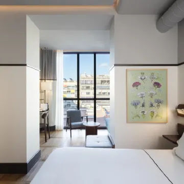 โรงแรม Praktik Èssens โรงแรมใกล้ย่านปาแซจ เดอ กราเซีย
