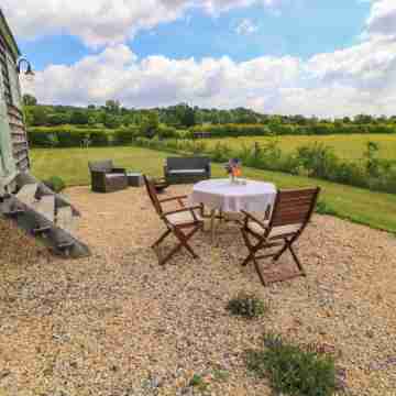 Goose Whistle Hut Hotel Exterior