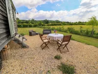 Goose Whistle Hut Hotels near Chippenham railway station