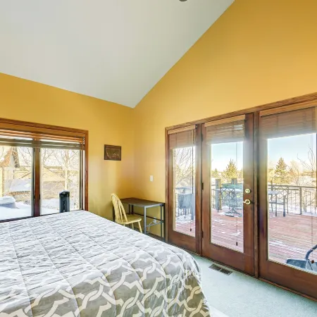 3 Mi to Dtwn: Mtn-view Red Lodge Retreat!